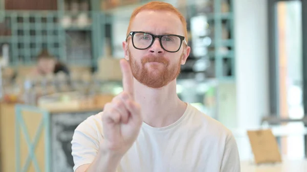 Πορτρέτο της μη χειρονομίας από Redhead Man, Finger Sign — Φωτογραφία Αρχείου