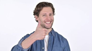 Beyaz Arkaplanda Pozitif Genç Adam 'dan Başparmak