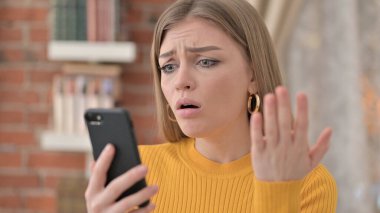 Smartphone 'da Kaybolan Genç Kadının Portresi