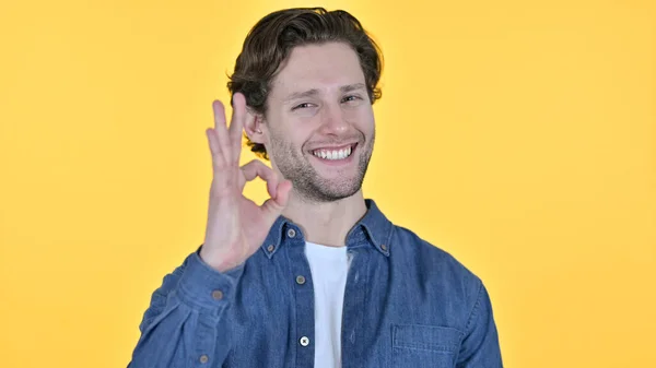 Ok Sign by Cheerful Young Man on Yellow Background — Φωτογραφία Αρχείου