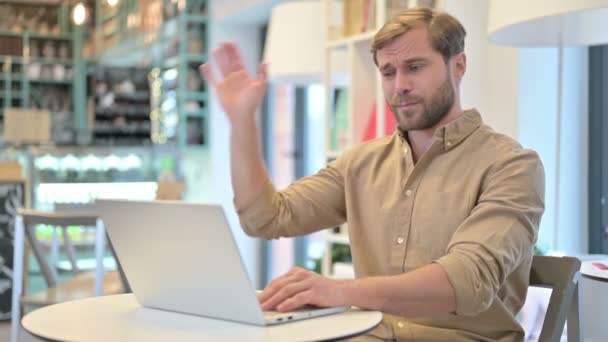 Video Chat on Laptop by Young Man in Cafe — Stock Video