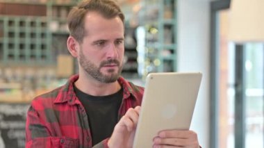 Tabletteki Başarısızlığa Tepki Veren Genç Adamın Portresi, Kayıp 