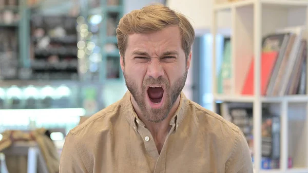 Portrait of Annoyed Young Man Shouting, Screaming — Stock Photo, Image