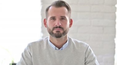 Endişeli Genç Mimarın Portresi Şok Olmuş