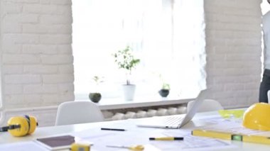 Profesyonel Genç Mimar İşe Dönüyor