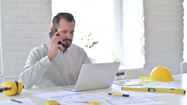 Young Architect Talking on Smartphone in Office — Stock video