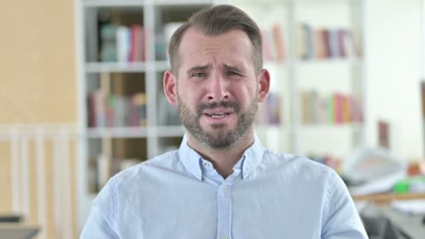 Retrato de Jovem Triste tendo Perda, Falha — Vídeo de Stock