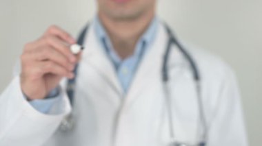 Bilim adamları, Doktor Ekranda Yazıyor