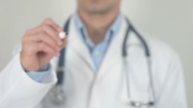 Ciddi bir hastalık, Doktor Ekranda Yazıyor