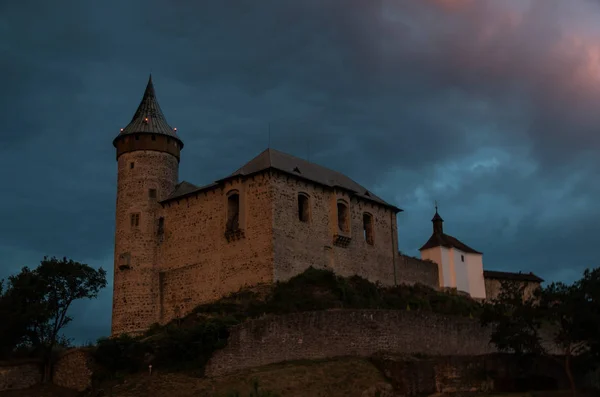 Tajemniczy Zamek nocą — Zdjęcie stockowe