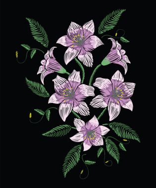 Pastel renkli yeşil yaprakları ile Menekşe Paskalya lily çiçekli nakış dikiş. Geleneksel çiçek dekorasyon için siyah arka plan üzerine moda süs vektör. Desen Tekstil ve kumaş için.