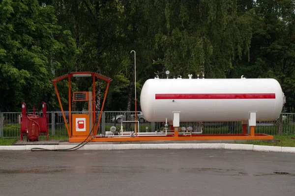 Gasolinera de propano líquido. Estación de GLP para el llenado de gas licuado — Foto de Stock