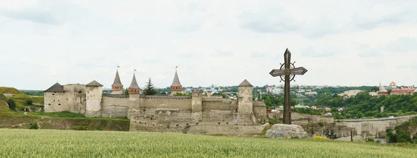 Panorama van de middeleeuwse vesting in Kamenets-Podilsky, Oekraïne. — Stockfoto