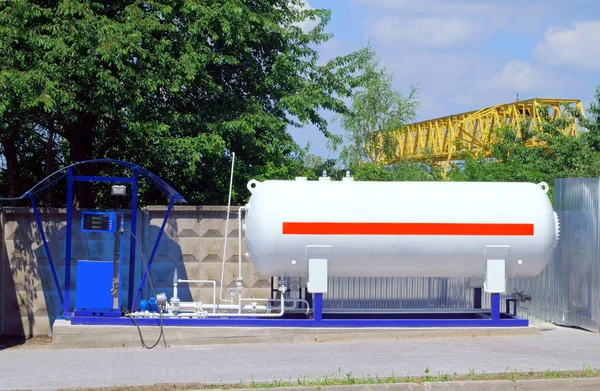  Sıvılaştırılmış gaz araç tank doldurmak için Lpg istasyonu. E