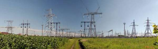 Yüksek gerilim Trafo Merkezi Panoraması. Dağıtım elektrik pow