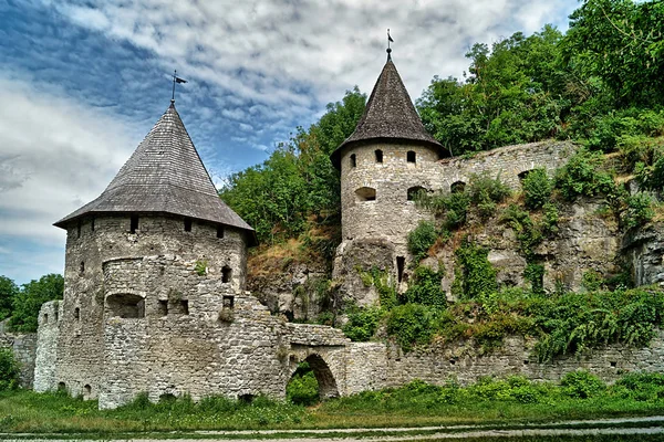 Ruines de l'ancien château . — Photo