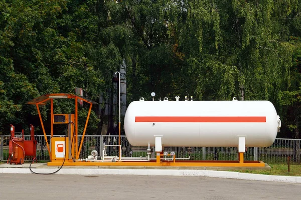  Sıvılaştırılmış gaz araç tank doldurmak için Lpg istasyonu. E