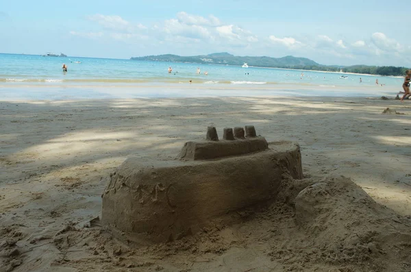 Titanischer Sand an einem sonnigen Strand — Stockfoto