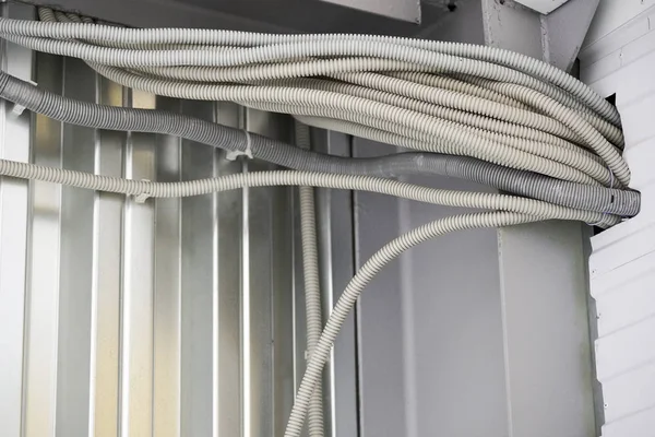 Tavandan kablolama, tavan çerçeve metal profilinde yaptığınız