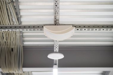 Tavandan kablolama, tavan çerçeve metal profilinde yaptığınız