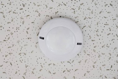 perakende raf, tavan inşası için aydınlatma yakın çekim