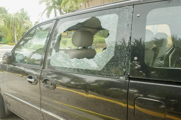 Rozbité zadní sklo v autě, riziko havárie Royalty Free Stock Obrázky