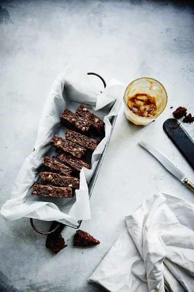 Pedaços Brownie com nozes — Fotografia de Stock