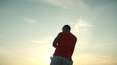 güçlü adam boks günbatımı plaj, gökyüzü