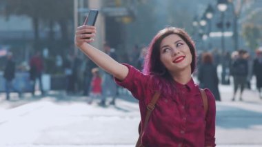 güzel genç kadın selfie dışında yapma