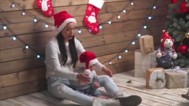 Genç anne ve çocuk de xams Havva kırmızı şapkalar