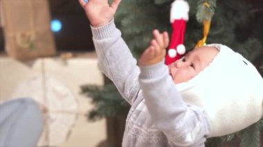 De xams Havva kırmızı şapka içinde mutlu çocuk