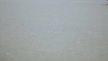 kadın ayak kaykay üzerinde sürme