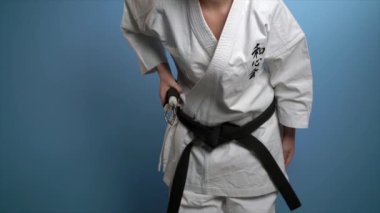 Nunchuck ile tebrik bir karate kadın