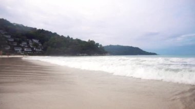 kadın ayakları deniz için yürüyüş