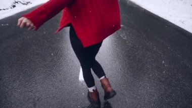 Güzel bir gülümseyen kız winer zevk