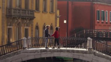 Venedik, aşk bir köprü Çift