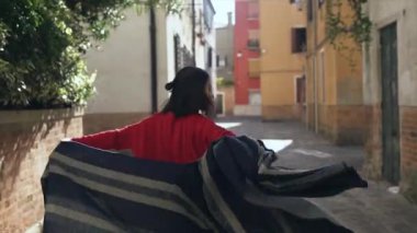 Venedik, İtalya'da çalışan seyahat turizm kadın.