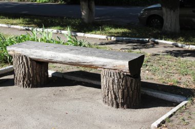 Ağaç gövdesine Bank