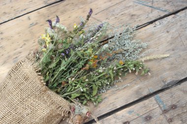 kurutulmuş şifalı otlar