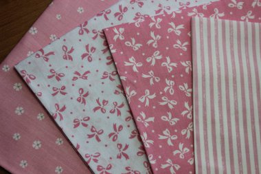 Çok renkli kumaş kesim