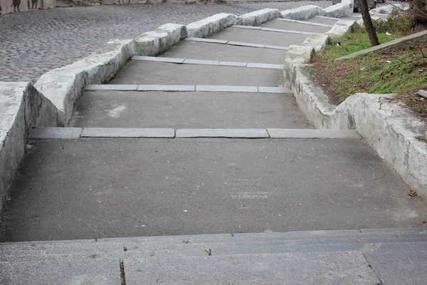 Eski granit merdiven