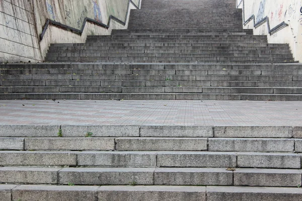 Eski granit merdiven — Stok fotoğraf
