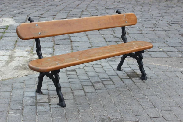 Bench in city park — Stock Photo, Image