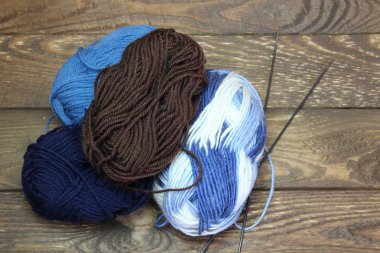 İplik ve örme iğneler arapsaçı