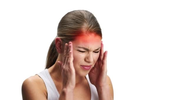 Mujer con dolor de cabeza — Vídeos de Stock
