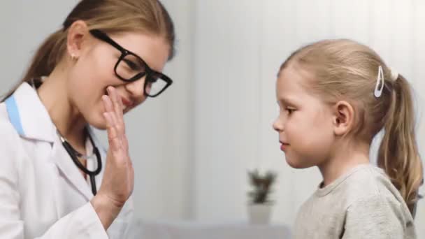 Wizyty u lekarza dziecka — Wideo stockowe