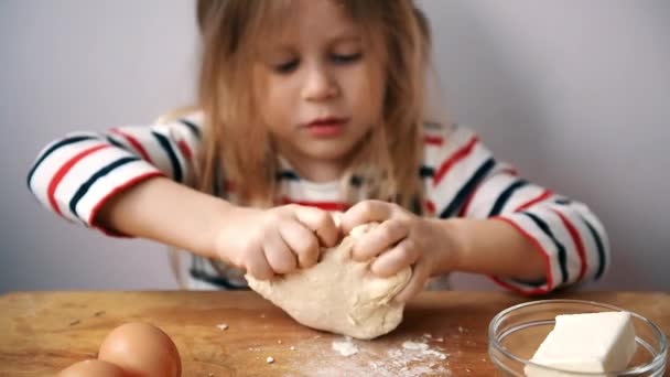 Pâte à pétrir enfant — Video