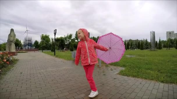 Little girl with umbrella outdoor — Stock Video