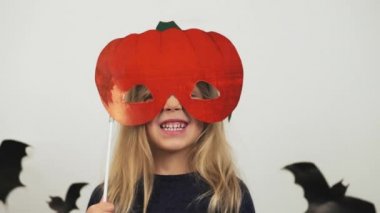 çocuklar Cadılar Bayramı partisi