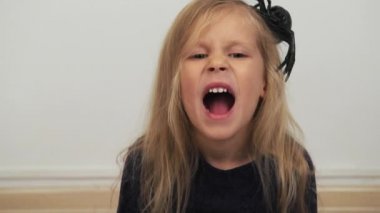 çocuklar Cadılar Bayramı partisi